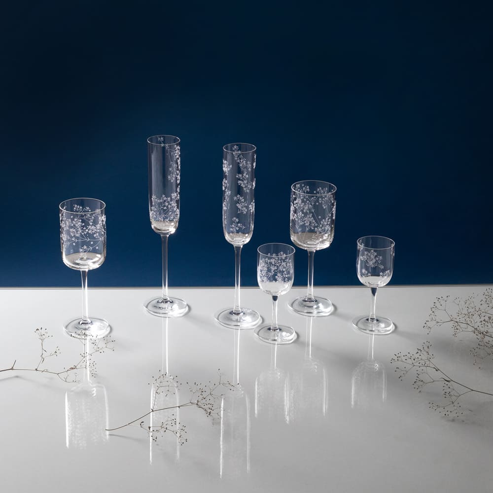 Adéla Lakomá Dosena Ručně foukané gravírované sklo